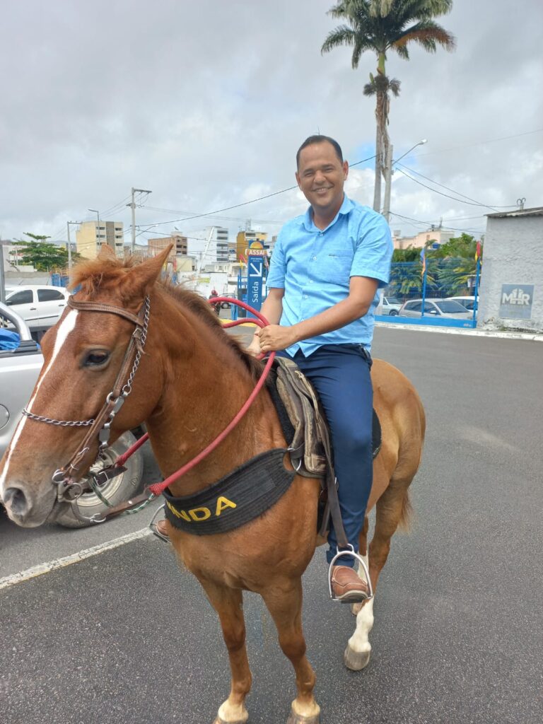 Vereador Irmão Ronaldo prestigia o desfile cívico militar em Caruaru