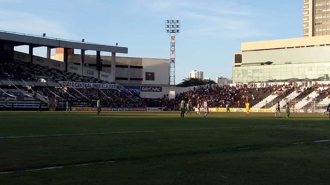 Central perde invencibilidade ao ser derrotado pelo Petrolina em Caruaru Central perde invencibilidade ao ser derrotado pelo Petrolina em Caruaru