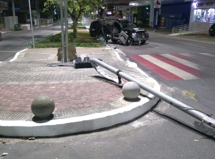 Acidente envolvendo moto e viatura da polícia deixa feridos em Caruaru