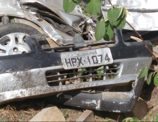 Colisão entre carro e caminhão com duas vítimas fatais na BR-104 em Taquaritinga Colisão entre carro e caminhão com duas vítimas fatais na BR-104 em Taquaritinga