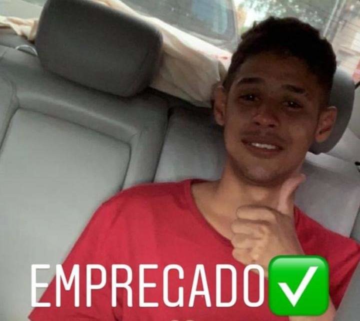 Jovem consegue emprego, após apelo com cartaz em Caruaru