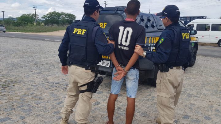 Homem é preso por porte ilegal de arma de fogo durante Operação Carnaval em Caruaru