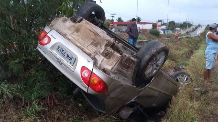 Capotamento com vítima fatal na BR-232 em Caruaru