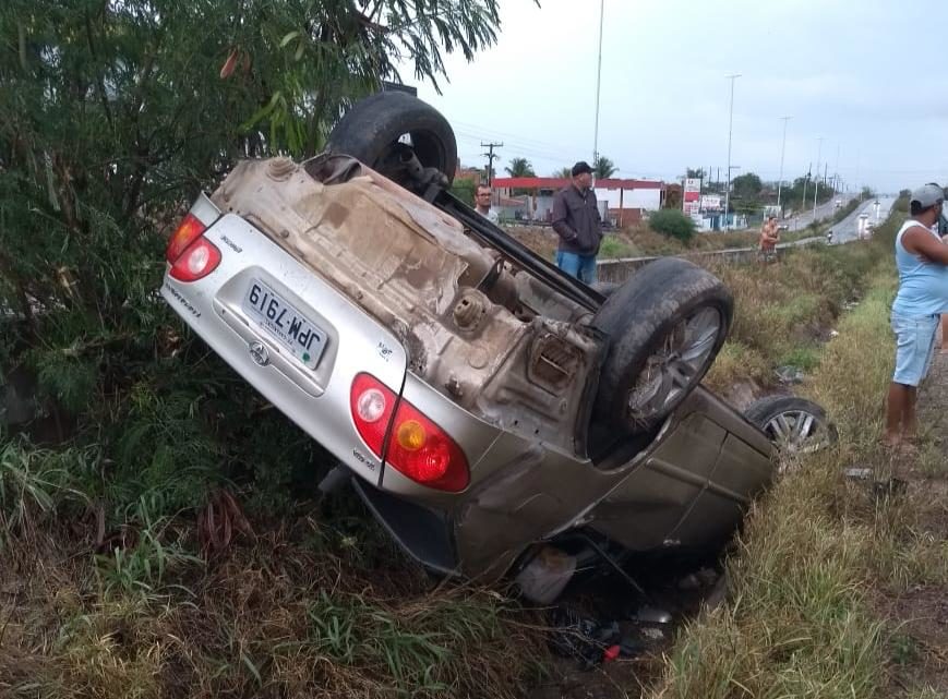 Capotamento com vítima fatal na BR-232 em Caruaru
