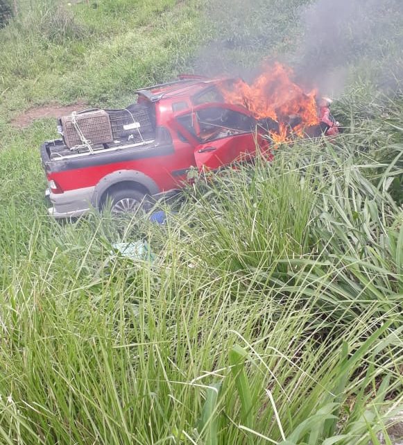 Colisão entre dois carros com vítima fatal na BR-104 em Agrestina Colisão entre dois carros com vítima fatal na BR-104 em Agrestina