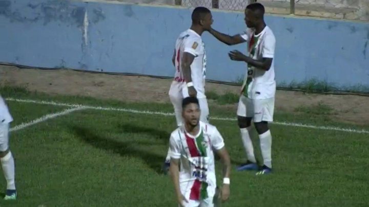 Salgueiro vence de virada e Central culpa a arbitragem pela desclassificação no Pernambucano