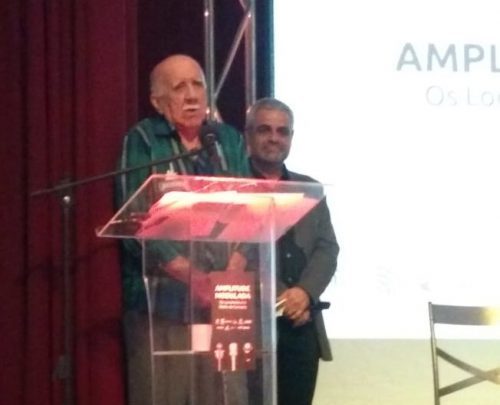 Ivan Bulhões recebe homenagem durante lançamento de livro sobre o Rádio de Caruaru