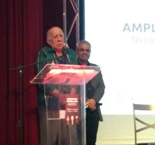 Ivan Bulhões recebe homenagem durante lançamento de livro sobre o Rádio de Caruaru Ivan Bulhões recebe homenagem durante lançamento de livro sobre o Rádio de Caruaru