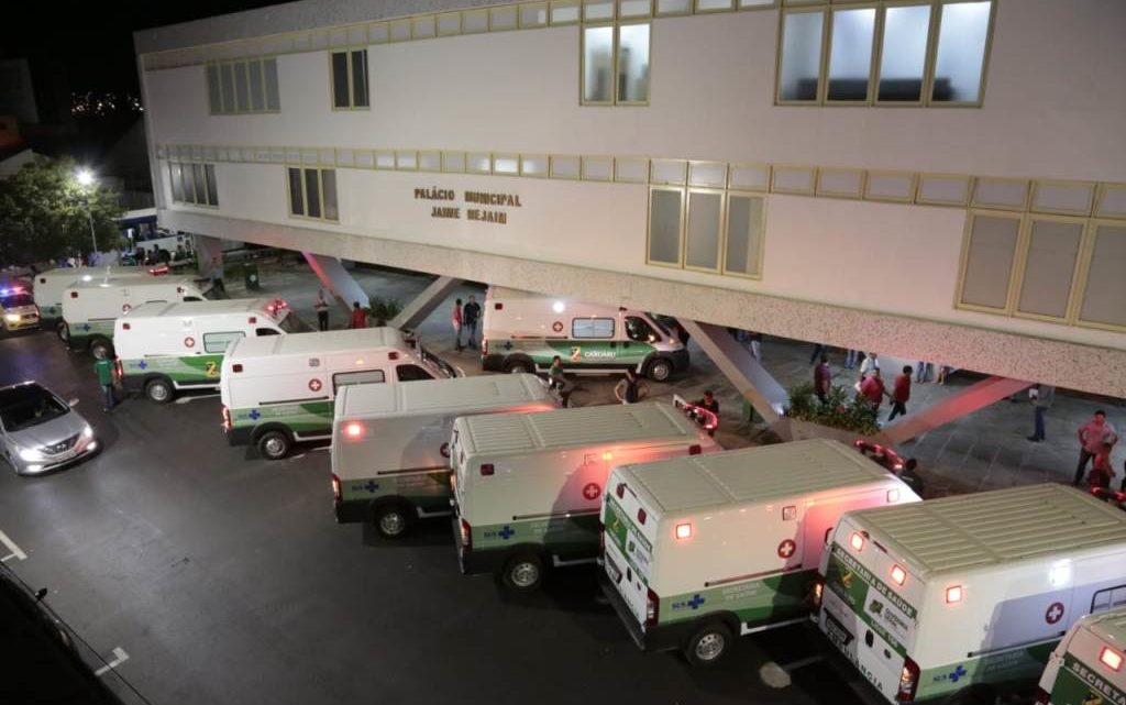 Prefeitura de Caruaru entrega dois consultórios odontológicos e 11 novas ambulâncias  para a população