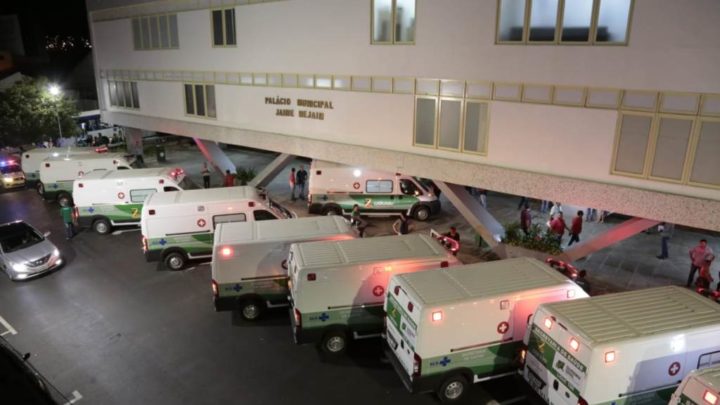 Prefeitura de Caruaru entrega dois consultórios odontológicos e 11 novas ambulâncias  para a população