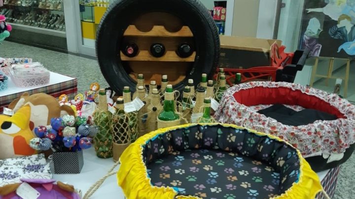 Funase expõe artesanato alusivo à Páscoa em shopping de Caruaru