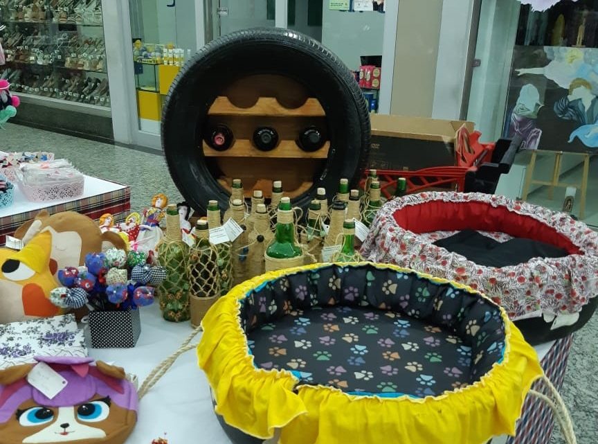 Funase expõe artesanato alusivo à Páscoa em shopping de Caruaru Funase expõe artesanato alusivo à Páscoa em shopping de Caruaru