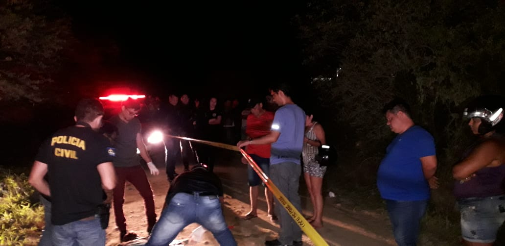 Homem arrastado de casa e assassinado na zona rural de Caruaru Homem arrastado de casa e assassinado na zona rural de Caruaru