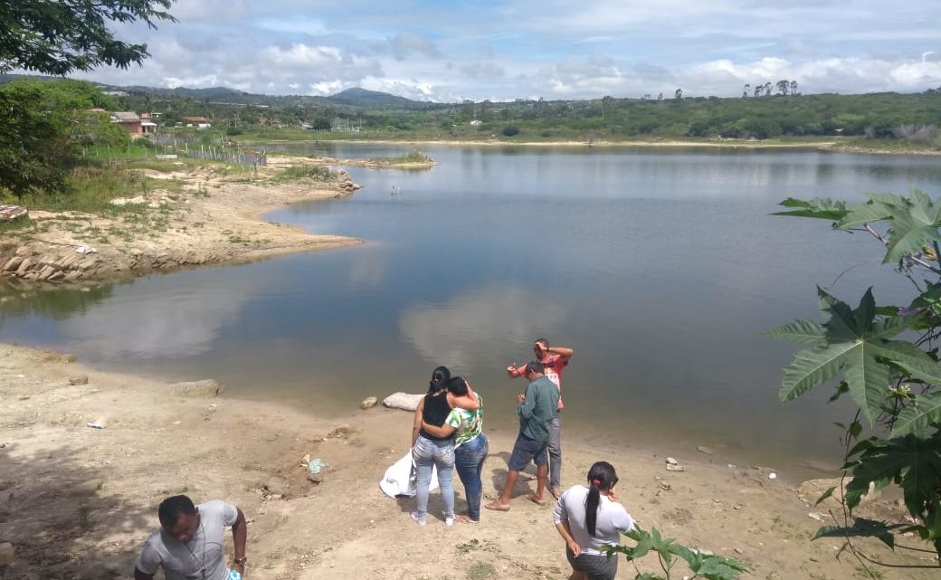 Adolescente morre afogado em Caruaru Adolescente morre afogado em Caruaru
