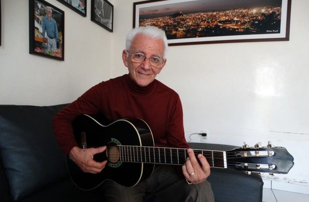 Trajetória de vida do compositor Onildo Almeida será contada em livro