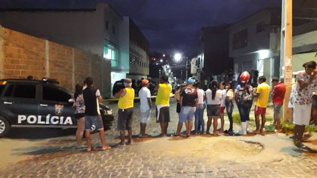 Jovem assassinado a tiros em Caruaru neste sábado (4) Jovem assassinado a tiros em Caruaru neste sábado (4)