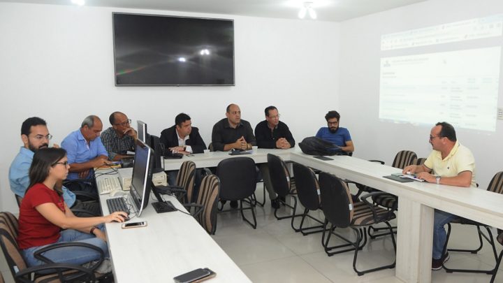 Aumento de salário dos professores mobiliza reunião extraordinária das comissões da Câmara de Caruaru