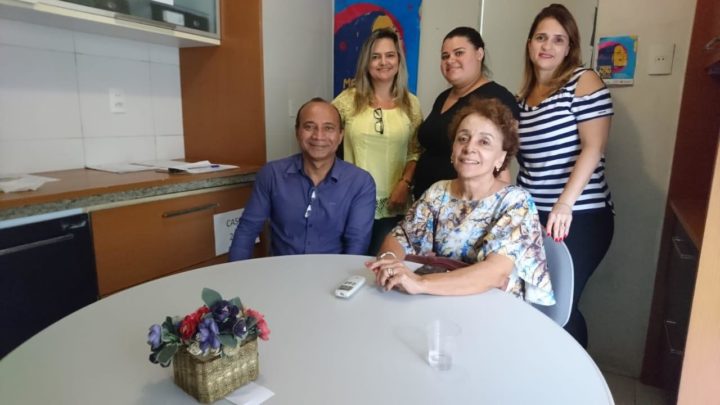 Laura Gomes visita unidade do Governo Presente e da Central de Libras de Caruaru