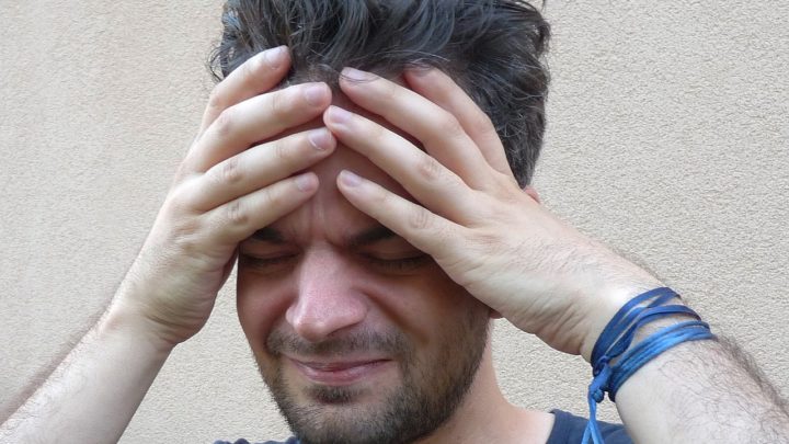 Neurologista alerta para mais de 150 tipos de dores de cabeça