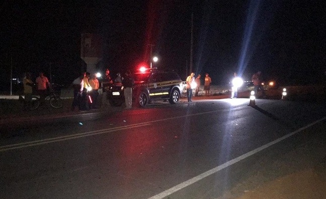Homem cai de moto e morre atropelado na BR-104 em Toritama Homem cai de moto e morre atropelado na BR-104 em Toritama