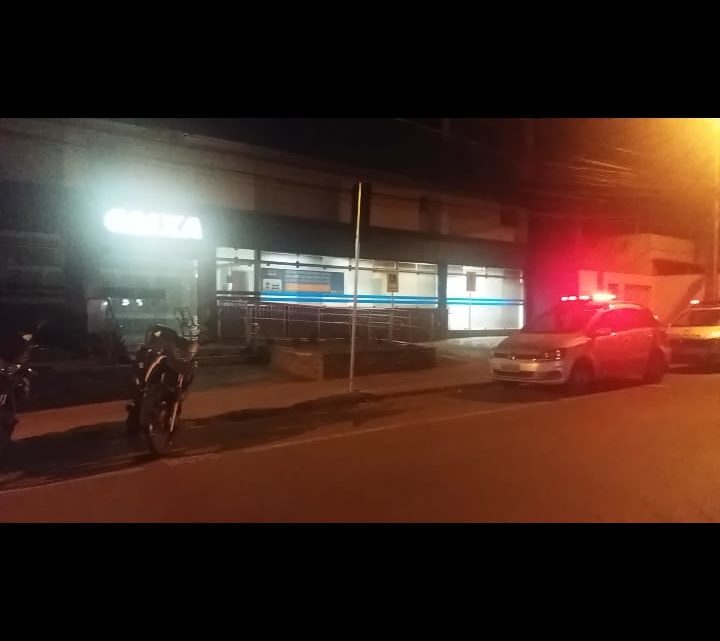 Ladrões invadem agência da CEF em Caruaru Ladrões invadem agência da CEF em Caruaru