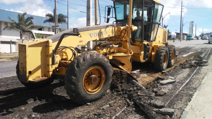 Operação Tapa-Buraco no Distrito Industrial em Caruaru