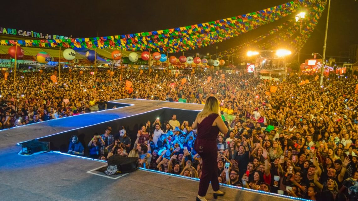 Marília Mendonça leva 80 mil pessoas para o Pátio de Eventos de Caruaru
