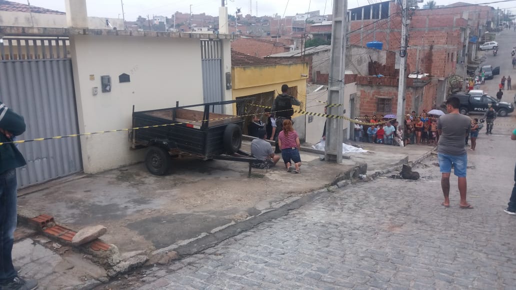 Empilhador assassinado a tiros em Caruaru Empilhador assassinado a tiros em Caruaru