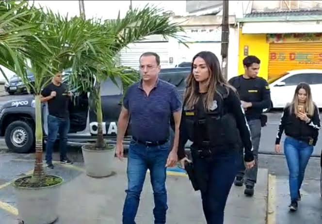 Prefeito de Camaragibe é preso em Operação da Polícia Civil Prefeito de Camaragibe é preso em Operação da Polícia Civil