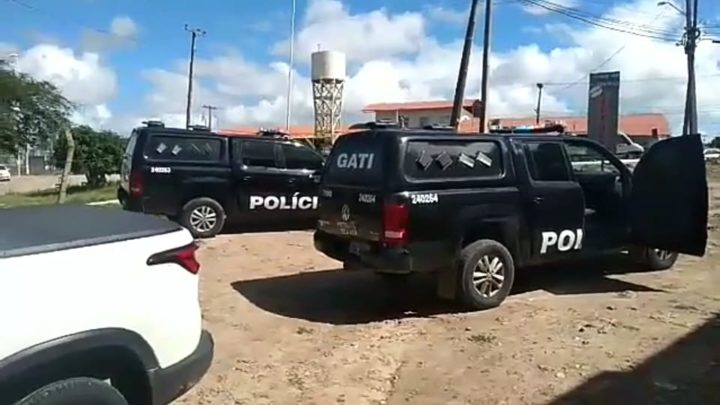 Polícia Militar e assaltantes trocam tiros em Caruaru