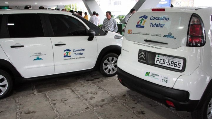 Conselhos Tutelares de Caruaru recebem carros e microcomputadores