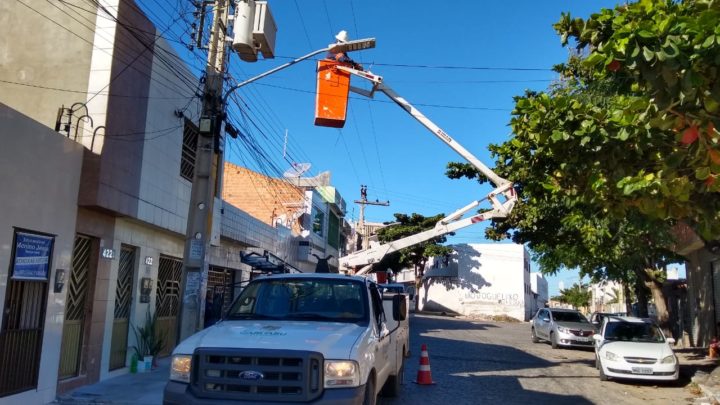 Vereador Lula Tôrres comemora iluminação solicitada por ele no bairro São Francisco