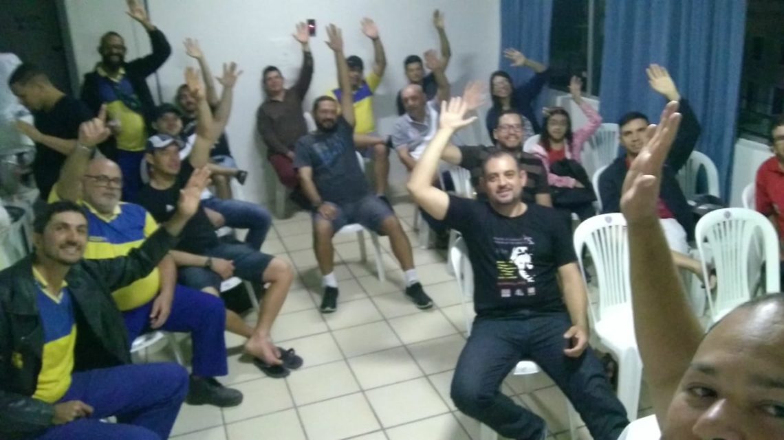 Funcionários dos Correios prorrogam negociações e adiam greve Funcionários dos Correios prorrogam negociações e adiam greve