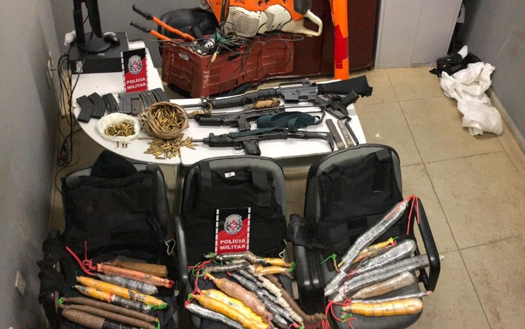 PM intercepta quadrilha que planejava atacar bancos no Sertão da Paraíba e um dos suspeitos é de Caruaru PM intercepta quadrilha que planejava atacar bancos no Sertão da Paraíba e um dos suspeitos é de Caruaru