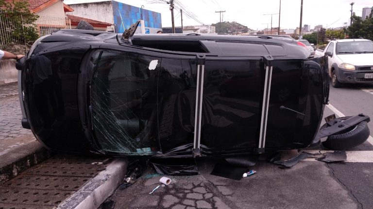 Hospital divulga estado de saúde das vítimas de acidente entre carro e moto em Caruaru Hospital divulga estado de saúde das vítimas de acidente entre carro e moto em Caruaru