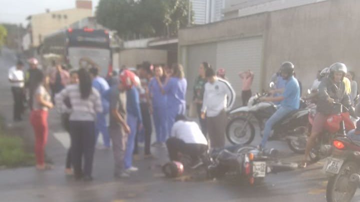 Colisão entre ônibus e moto deixa uma pessoa ferida em Caruaru