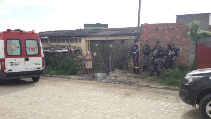 Policial reformado morre após choque em cerca elétrica clandestina em Caruaru