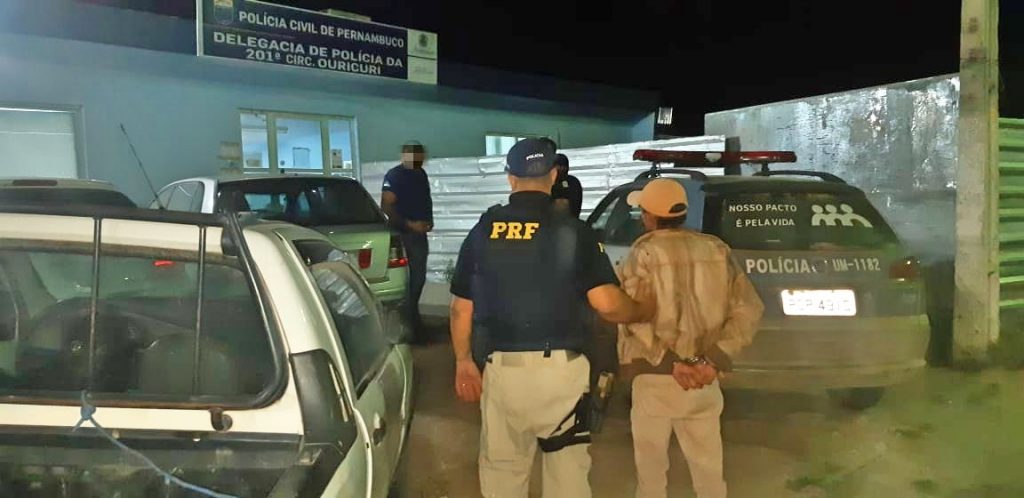 Suspeito de assassinar tia em Brasília é preso em Pernambuco pela PRF Suspeito de assassinar tia em Brasília é preso em Pernambuco pela PRF