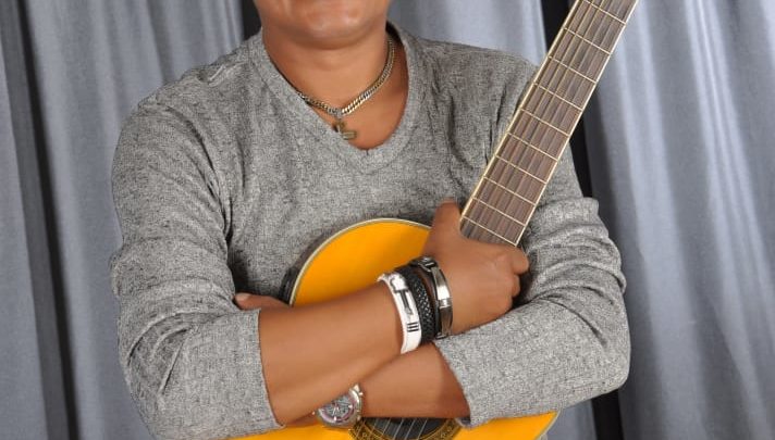 Cantor e compositor Humberto Bonny se prepara para apresentações na Europa