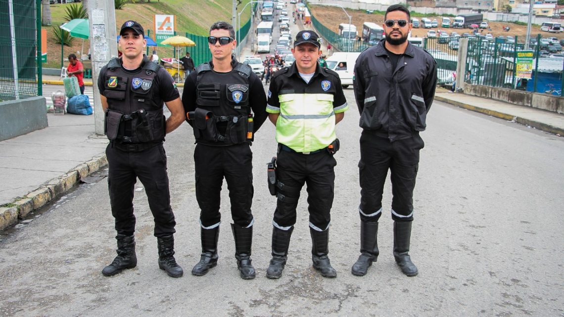 Trânsito de Caruaru ganha reforço com orientadores nas principais vias