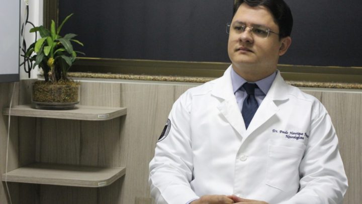 Dor de cabeça súbita e intensa pode indicar hemorragia cerebral
