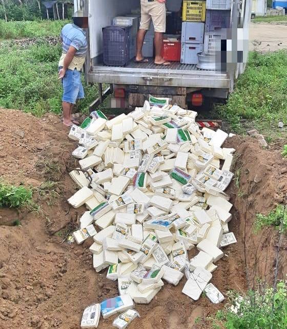 PRF apreende carga de 1,6 tonelada de queijo em São Caitano PRF apreende carga de 1,6 tonelada de queijo em São Caitano