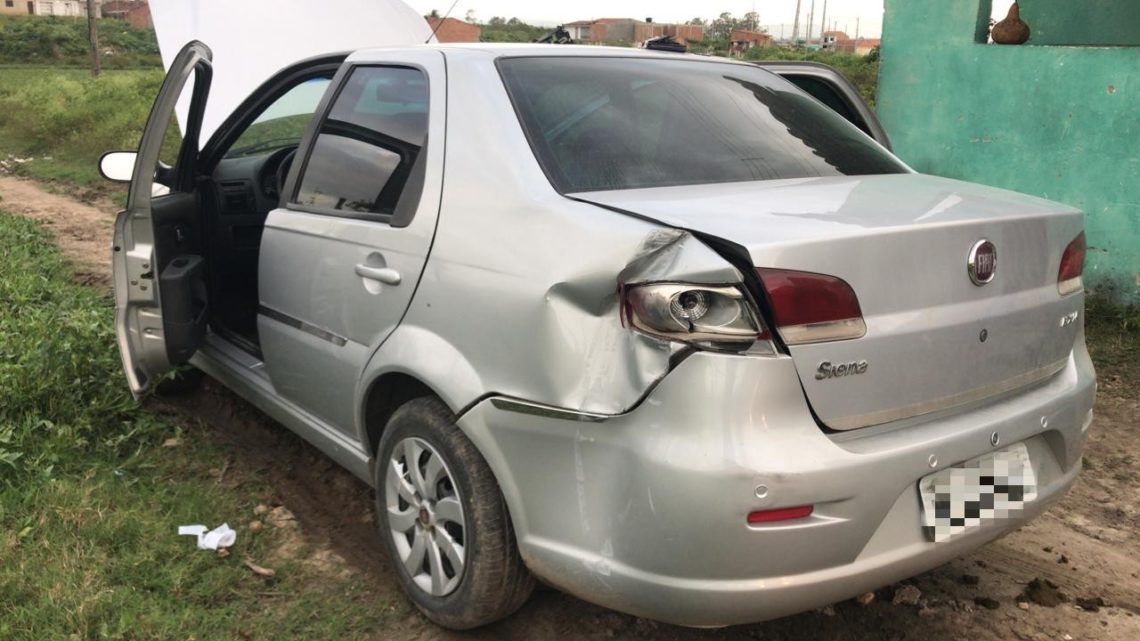 Homem é detido com revólver municiado após colidir carro em Agrestina Homem é detido com revólver municiado após colidir carro em Agrestina