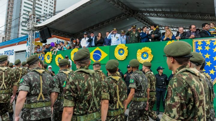 Milhares de pessoas celebram a Independência do Brasil em Caruaru