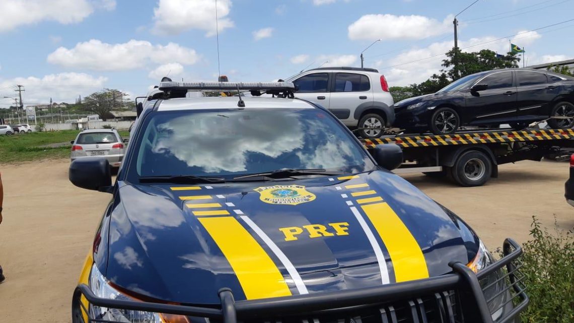 PRF recupera dois veículos na BR-104 em Caruaru