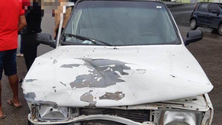 Engavetamento envolvendo três carros e uma motocicleta em Caruaru