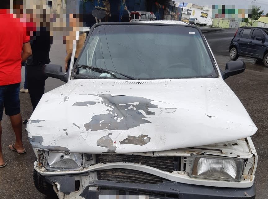Engavetamento envolvendo três carros e uma motocicleta em Caruaru Engavetamento envolvendo três carros e uma motocicleta em Caruaru