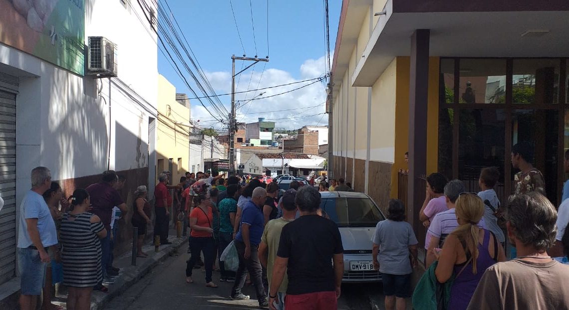 Duplo Homicídio em Caruaru: Homem e criança são mortos a tiros Duplo Homicídio em Caruaru: Homem e criança são mortos a tiros