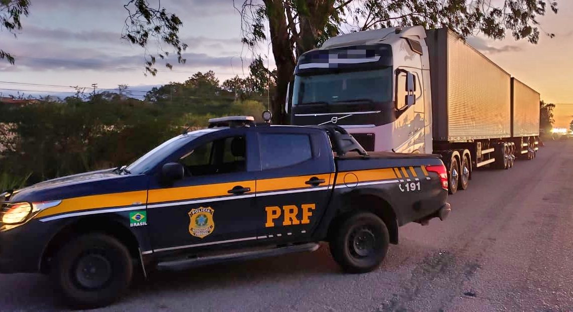 Motorista de caminhão bitrem é detido sob efeito de álcool em Gravatá Motorista de caminhão bitrem é detido sob efeito de álcool em Gravatá