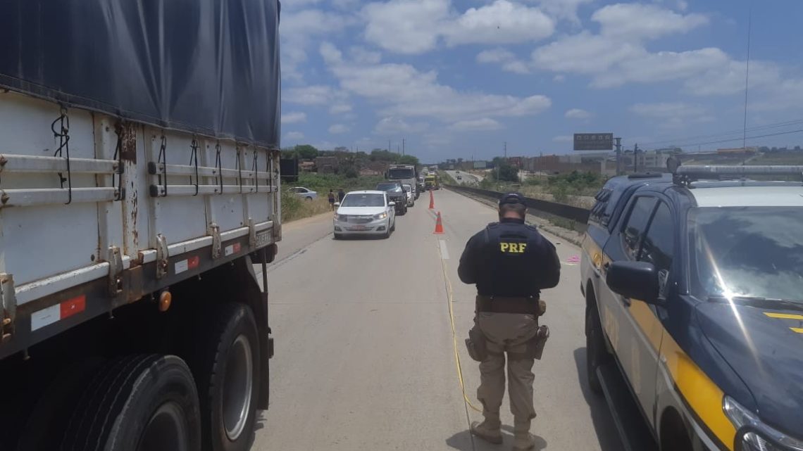 Mulher morre atropelada na BR-232 em Caruaru